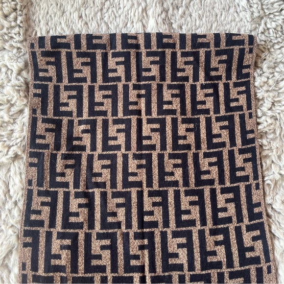 FENDI BROWN BEIGE ZUCCA MONOGRAM LOGO SCARF WOOL - Picture 7 of 7